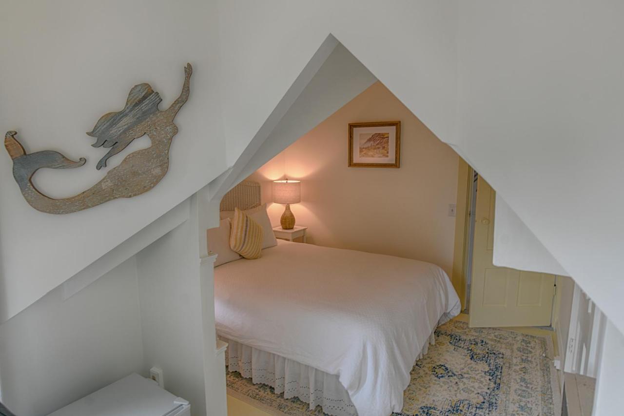 Narragansett House Bed & Breakfast Oak Bluffs Exterior photo