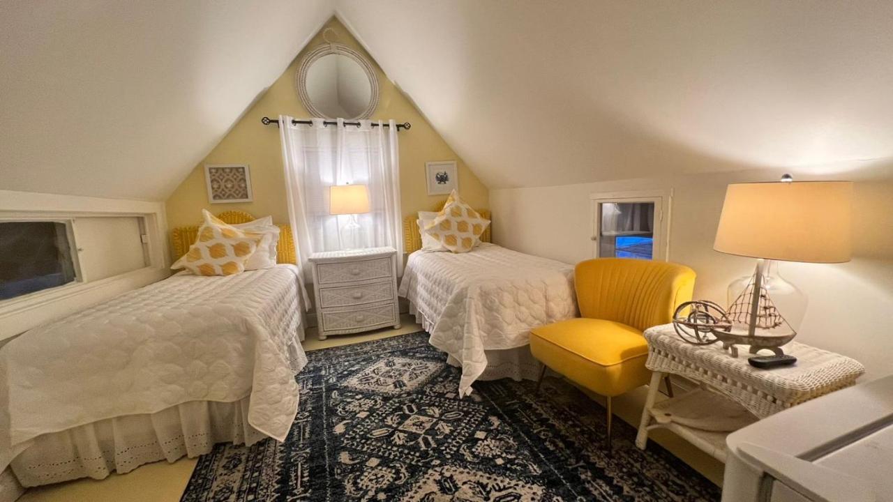 Narragansett House Bed & Breakfast Oak Bluffs Exterior photo