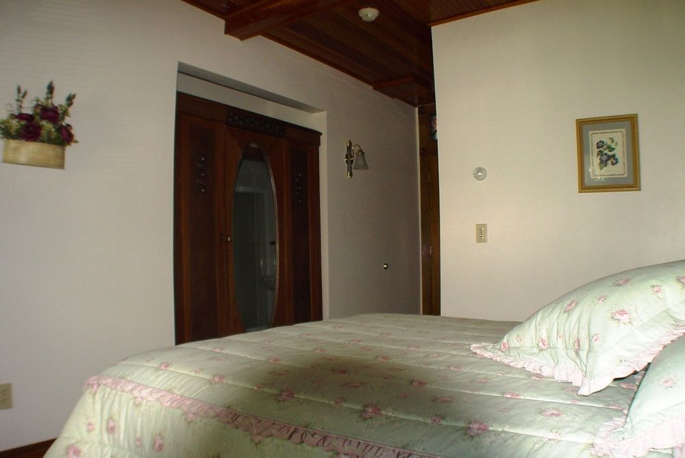 Narragansett House Bed & Breakfast Oak Bluffs Exterior photo