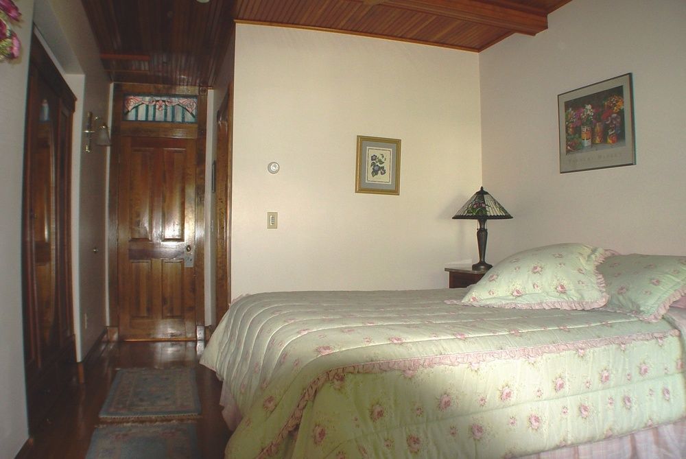 Narragansett House Bed & Breakfast Oak Bluffs Exterior photo