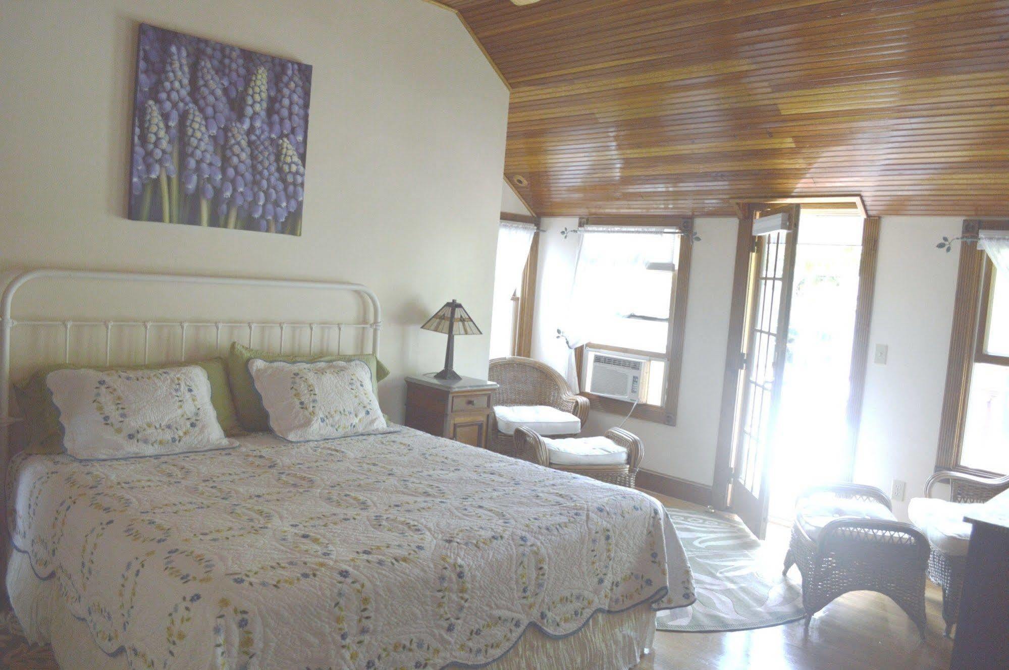 Narragansett House Bed & Breakfast Oak Bluffs Exterior photo