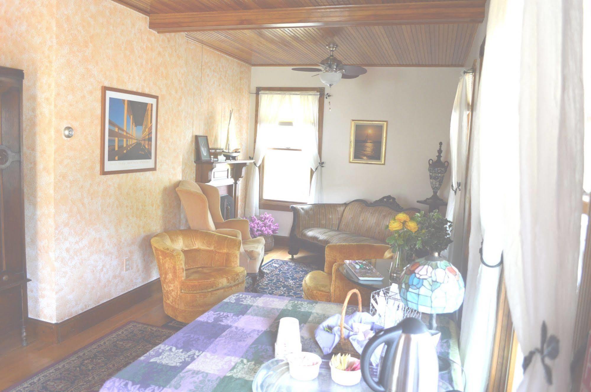 Narragansett House Bed & Breakfast Oak Bluffs Exterior photo